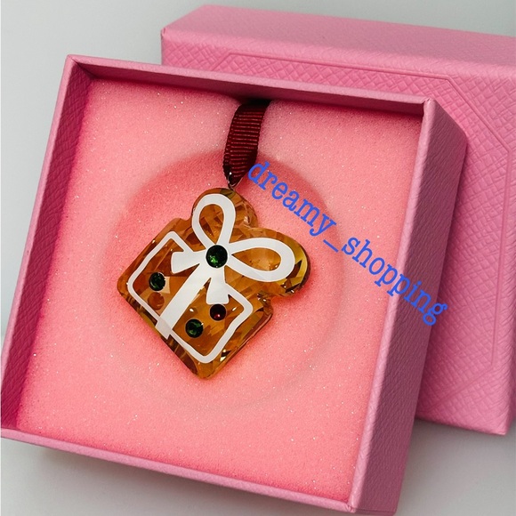 NIB Swarovski Holiday Cheers Gingerbread Gift Cookie Crystal Ornament #5656278 - Picture 5 of 10